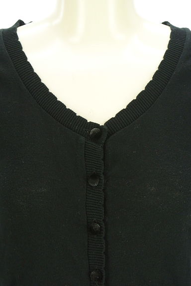 JILL by JILLSTUART（ジルバイジルスチュアート）の古着「スカラップ縁取りVネックニットカーディガン（カーディガン・ボレロ）」大画像４へ