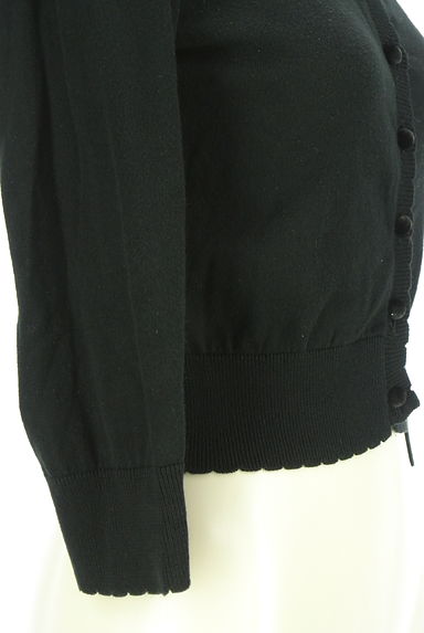 JILL by JILLSTUART（ジルバイジルスチュアート）の古着「スカラップ縁取りVネックニットカーディガン（カーディガン・ボレロ）」大画像５へ