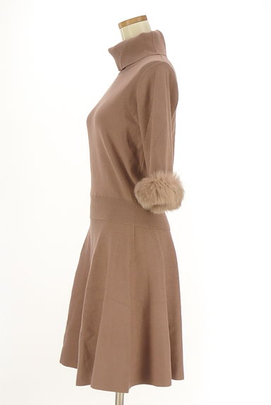 JILL by JILLSTUART（ジルバイジルスチュアート）の古着「ファー付き7分袖ニット＋膝上スカートセット（セットアップ（ジャケット＋スカート））」大画像３へ
