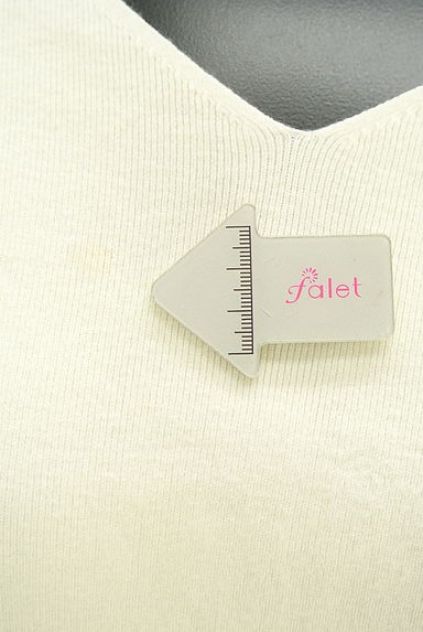 クリックで大画像表示 JILL by JILLSTUART(ジルバイジルスチュアート)の古着「ビジュー付きVネックニット(ニット)」大画像5へ