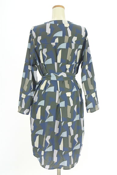 iCB（アイシービー）の古着「総柄ノーカラーシャツワンピース（ワンピース・チュニック）」大画像２へ