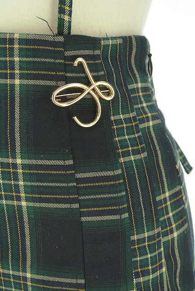 クリックで大画像表示 REDYAZEL(レディアゼル)の古着「ラップ風チェック柄サロペットミニスカート(オーバーオール・サロペット)」大画像4へ