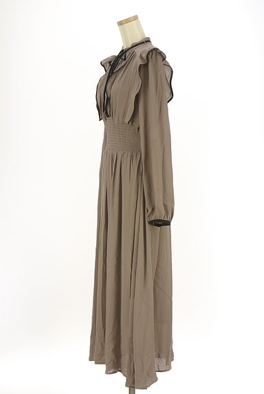 クリックで大画像表示 REDYAZEL(レディアゼル)の古着「パイピングロングフレアワンピース(ワンピース・チュニック)」大画像3へ