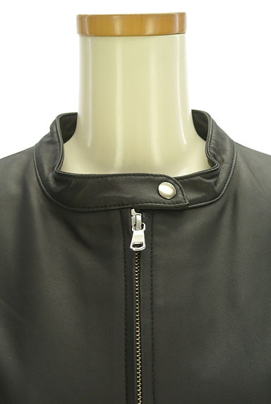 LOUNIE（ルーニィ）の古着「ノーカラーラムレザーライダースジャケット（ブルゾン・スタジャン）」大画像４へ