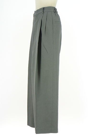 AZUL BY MOUSSY（アズールバイマウジー）の古着「斜めタックセンタープレスワイドパンツ（パンツ）」大画像３へ