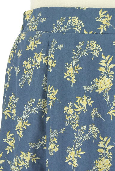 YECCA VECCA（イェッカヴェッカ）の古着「花柄ロングフレアスカート（ロングスカート・マキシスカート）」大画像４へ