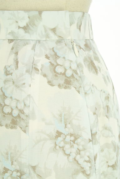rienda（リエンダ）の古着「V&Aコラボ花柄ロングフレアスカート（ロングスカート・マキシスカート）」大画像４へ