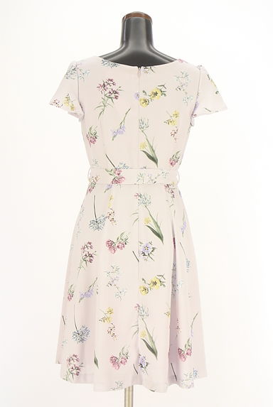 MISCH MASCH（ミッシュマッシュ）の古着「ベルト付き花柄膝丈フレアワンピース（ワンピース・チュニック）」大画像２へ