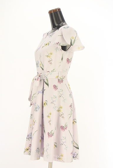 MISCH MASCH（ミッシュマッシュ）の古着「ベルト付き花柄膝丈フレアワンピース（ワンピース・チュニック）」大画像３へ