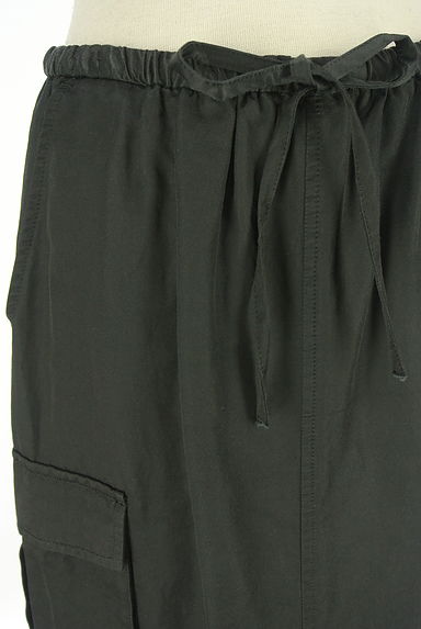 TOMORROWLAND（トゥモローランド）の古着「MACPHEE ロングカーゴスカート（ロングスカート・マキシスカート）」大画像４へ