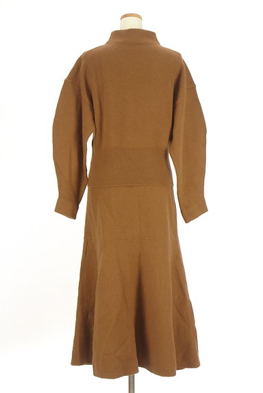 Mila Owen（ミラオーウェン）の古着「モックネックニットトップス×ロングスカート セットアップ（セットアップ（ジャケット＋スカート））」大画像２へ