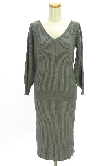 Spick and Span（スピック＆スパン）の古着「リブニットトップス×ペンシルスカート セットアップ（セットアップ（ジャケット＋スカート））」大画像１へ