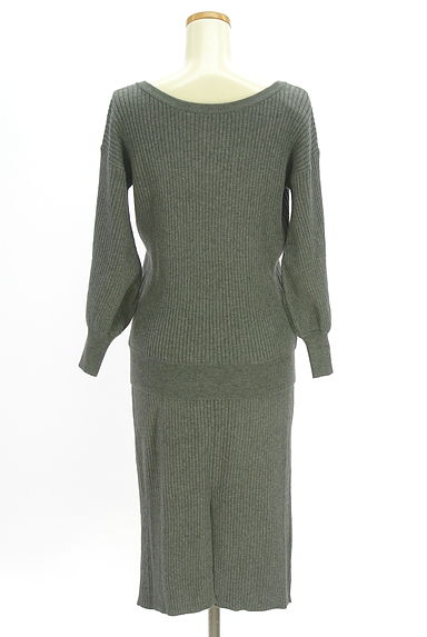 Spick and Span（スピック＆スパン）の古着「リブニットトップス×ペンシルスカート セットアップ（セットアップ（ジャケット＋スカート））」大画像２へ