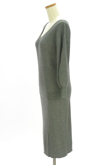 Spick and Span（スピック＆スパン）の古着「リブニットトップス×ペンシルスカート セットアップ（セットアップ（ジャケット＋スカート））」大画像３へ