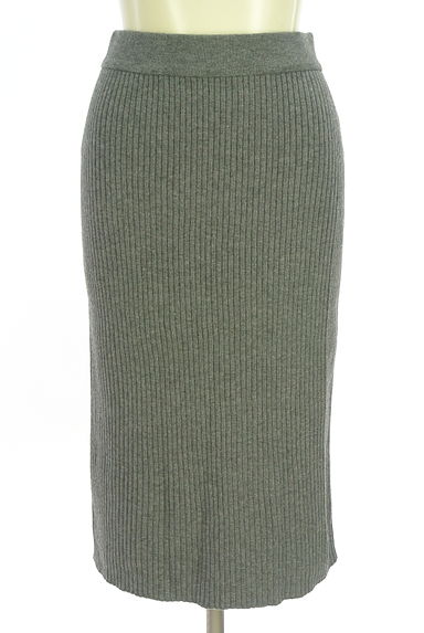 Spick and Span（スピック＆スパン）の古着「リブニットトップス×ペンシルスカート セットアップ（セットアップ（ジャケット＋スカート））」大画像４へ