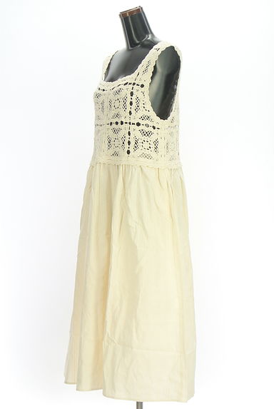 Samansa Mos2（サマンサモスモス）の古着「クロシェ編みロングフレアワンピース（キャミワンピース）」大画像３へ