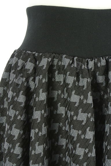 FENNEL（フェンネル）の古着「幾何学柄ボリュームロングフレアスカート（ロングスカート・マキシスカート）」大画像４へ