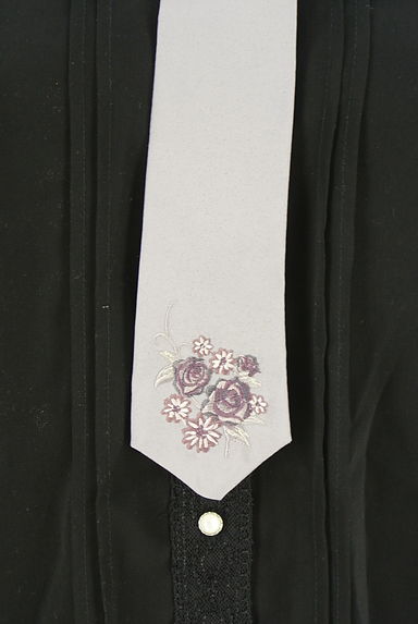 クリックで大画像表示 axes femme(アクシーズファム)の古着「刺繍ネクタイ付きブラウス(ブラウス)」大画像4へ