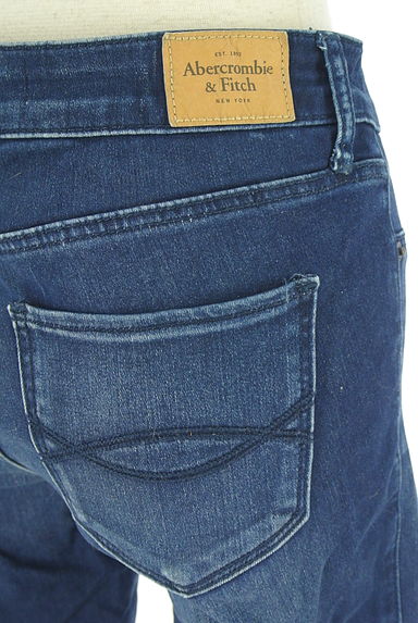 Abercrombie&Fitch（アバクロンビーアンドフィッチ）の古着「ウォッシュド加工スキニーデニムパンツ（デニムパンツ）」大画像５へ