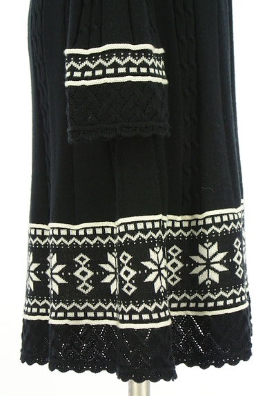 クリックで大画像表示 BARNEYS NEWYORK(バーニーズニューヨーク)の古着「ノルディック柄膝上ニットワンピース(ワンピース・チュニック)」大画像5へ