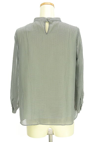 INED（イネド）の古着「千鳥格子柄バンドカラーシフォンブラウス（カットソー・プルオーバー）」大画像２へ