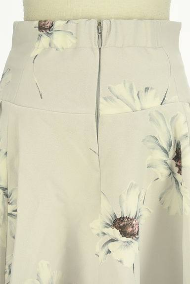 Snidel（スナイデル）の古着「マーガレット柄フレアミニスカート（ミニスカート）」大画像４へ