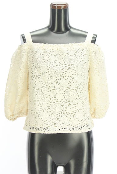 JILL by JILLSTUART（ジルバイジルスチュアート）の古着「オープンショルダーレースカットソー（カットソー・プルオーバー）」大画像１へ