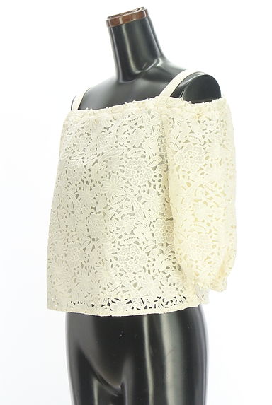 JILL by JILLSTUART（ジルバイジルスチュアート）の古着「オープンショルダーレースカットソー（カットソー・プルオーバー）」大画像３へ