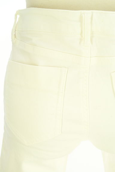 OPAQUE.CLIP（オペークドットクリップ）の古着「ホワイトスキニーデニムパンツ（デニムパンツ）」大画像５へ