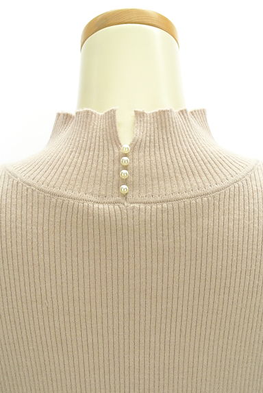 Couture Brooch（クチュールブローチ）の古着「パール付きモックネックリブニットトップス（ニット）」大画像４へ