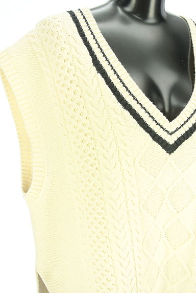 BARNYARDSTORM（バンヤードストーム）の古着「Vネックライン入りケーブル編みニットベスト（ニット）」大画像４へ