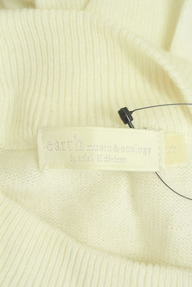 earth music&ecology（アースミュージック＆エコロジー）の古着「パール＆ラインストーン付きハイネックニットトップス（ニット）」大画像６へ