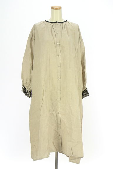 Samansa Mos2（サマンサモスモス）の古着「KAZUMI×Samansa Mos2 カットワークレースカフスワンピース（ワンピース・チュニック）」大画像１へ