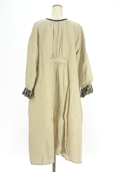 Samansa Mos2（サマンサモスモス）の古着「KAZUMI×Samansa Mos2 カットワークレースカフスワンピース（ワンピース・チュニック）」大画像２へ