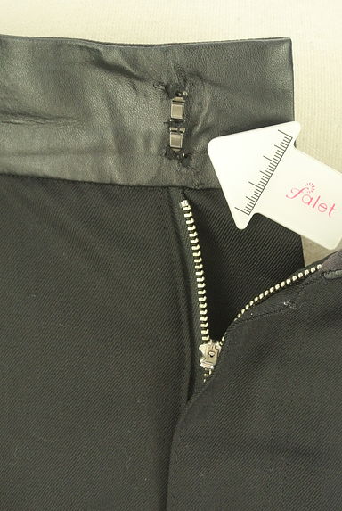 Lois CRAYON（ロイスクレヨン）の古着「エコレザー切替ロングフレアスカート（ロングスカート・マキシスカート）」大画像５へ