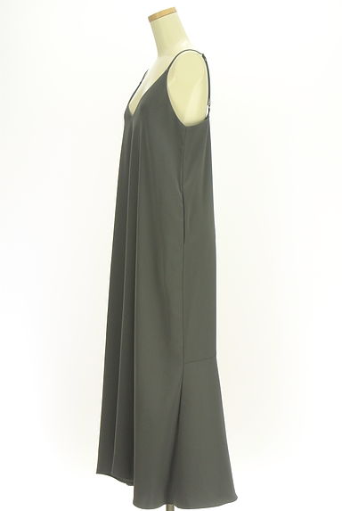 クリックで大画像表示 PLST(プラステ)の古着「微光沢ロングキャミワンピース(キャミワンピース)」大画像3へ