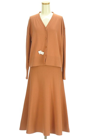 PLST（プラステ）の古着「Vネックカーデ＋ロングフレアスカート（セットアップ（ジャケット＋スカート））」大画像３へ