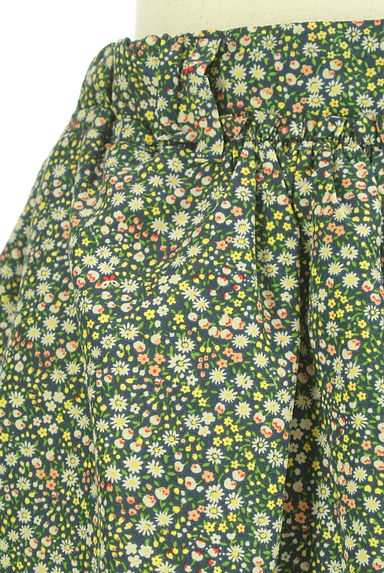 earth music&ecology（アースミュージック＆エコロジー）の古着「小花柄ギャザーショートパンツ（ショートパンツ・ハーフパンツ）」大画像４へ