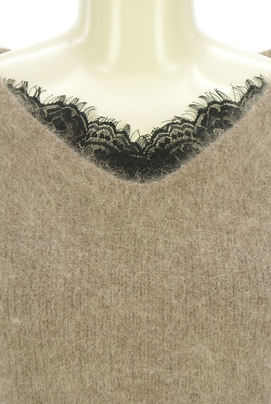 JILL by JILLSTUART（ジルバイジルスチュアート）の古着「レースレイヤード風Vネックシャギーニットトップス（ニット）」大画像４へ