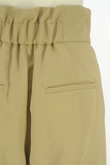 HUMAN WOMAN（ヒューマンウーマン）の古着「arrive paris by HUMAN WOMAN ベルト付きタックテーパードパンツ（パンツ）」大画像５へ