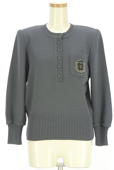 クリックで大画像表示 LEILIAN(レリアン)の古着「エンブレム装飾ポケット付きニットトップス(カーディガン・ボレロ)」大画像1へ