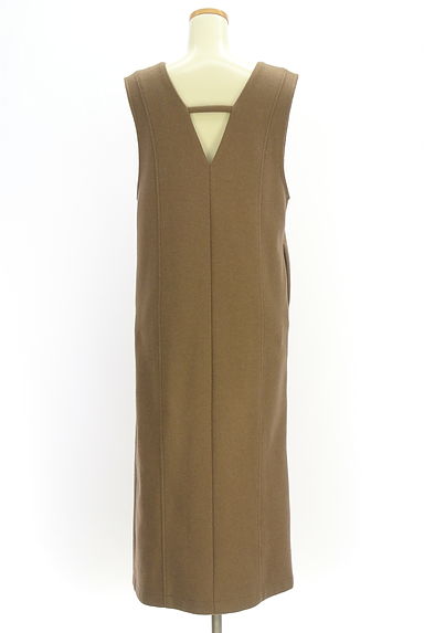 CAPRICIEUX LE'MAGE（カプリシュレマージュ）の古着「深Vネックジャンパースカート（キャミワンピース）」大画像２へ