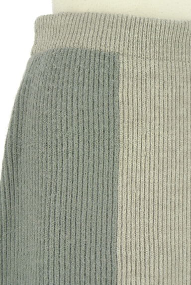 AZUL BY MOUSSY（アズールバイマウジー）の古着「バイカラーロングニットタイトスカート（ロングスカート・マキシスカート）」大画像４へ