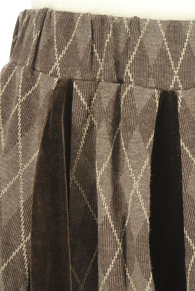 クリックで大画像表示 axes femme(アクシーズファム)の古着「チェック柄×ベロアブラウン フレアミニスカート(ミニスカート)」大画像4へ