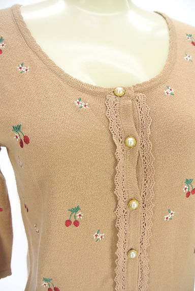 クリックで大画像表示 axes femme(アクシーズファム)の古着「さくらんぼ&花刺繍7分袖ニットカーディガン(カーディガン・ボレロ)」大画像4へ