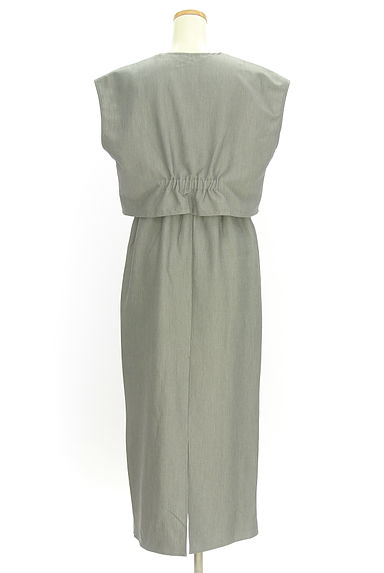 クリックで大画像表示 earth music&ecology(アースミュージック&エコロジー)の古着「クロップドベスト+ロングキャミワンピ(ツーピース(ジャケット+ワンピース))」大画像2へ