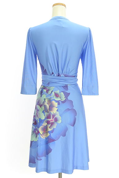 クリックで大画像表示 kay me(ケイミー)の古着「ウエストリボン花柄膝丈フレアワンピース(ワンピース・チュニック)」大画像2へ