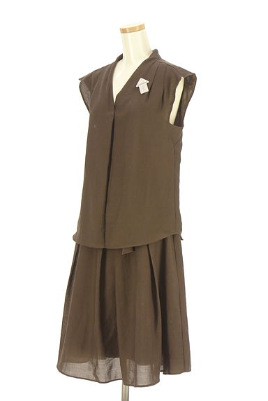 Apuweiser riche（アプワイザーリッシェ）の古着「ノースリカットソー×ミディ丈スカート　セットアップ（セットアップ（ジャケット＋スカート））」大画像３へ