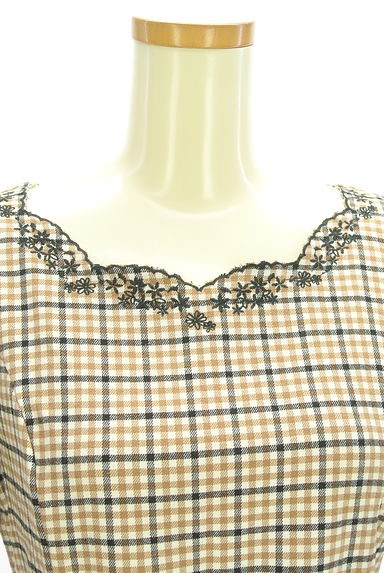 Feroux（フェルゥ）の古着「花柄刺繍入りチェック柄ワンピース（ワンピース・チュニック）」大画像４へ