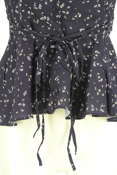 DEICY（デイシー）の古着「小花柄ペプラムブラウス（カットソー・プルオーバー）」大画像５へ